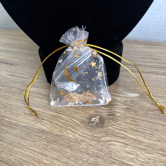 ⭐️ 4 for $23* small Gold Pineapple necklace - Picture 6 of 7